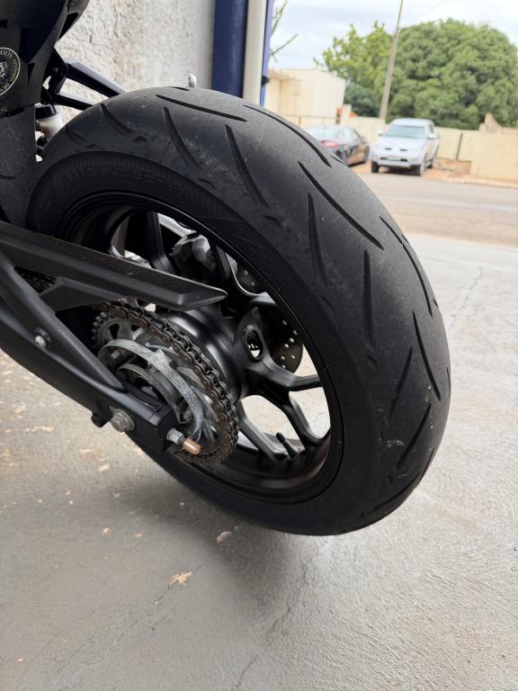 YAMAHA MT-03 300 - Foto