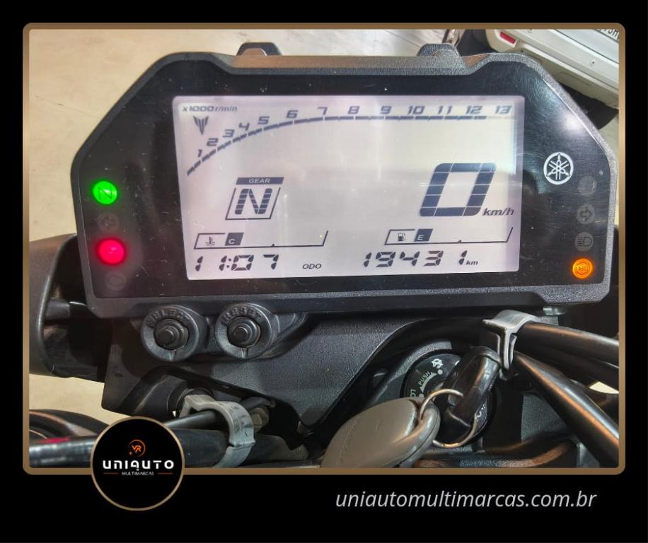 YAMAHA MT-03 300 - Foto