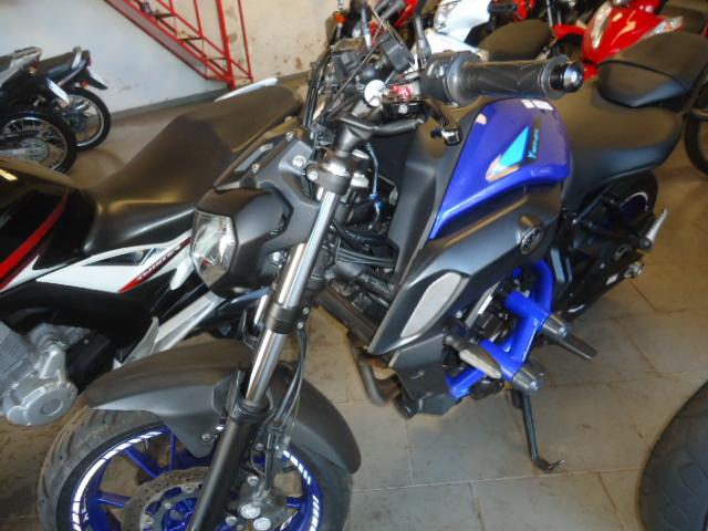 YAMAHA MT-07 700 - Foto