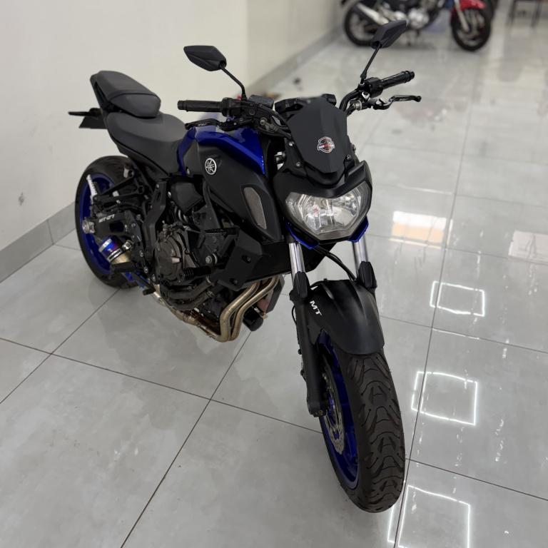 YAMAHA MT-07 700 - Foto