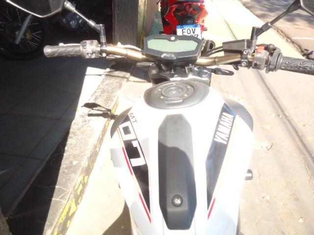 YAMAHA MT-07 700 - Foto