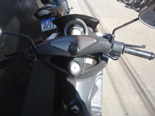 YAMAHA NMax 160 - Foto