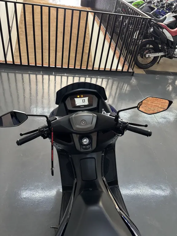 YAMAHA NMax 160 - Foto