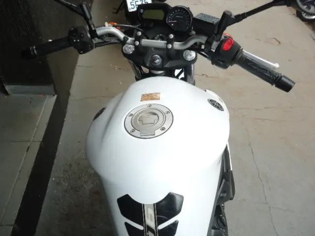 YAMAHA XJ6 600 - Foto