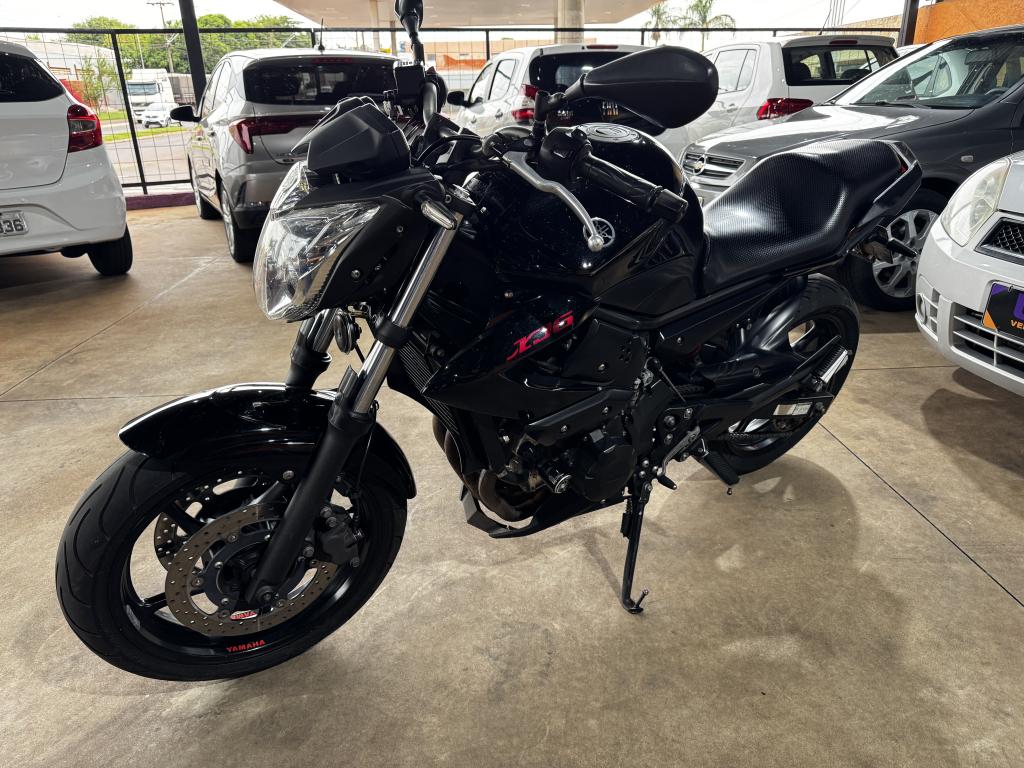 YAMAHA XJ6 600 - Foto