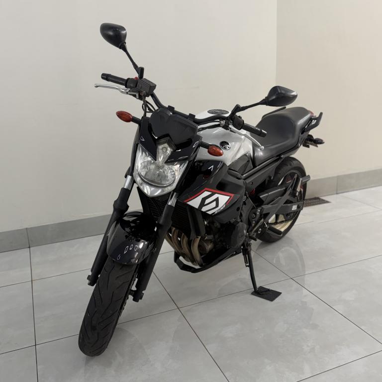 YAMAHA XJ6 600 - Foto