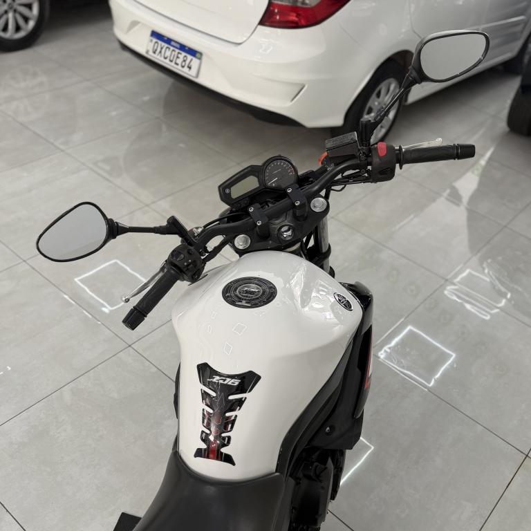 YAMAHA XJ6 600 - Foto