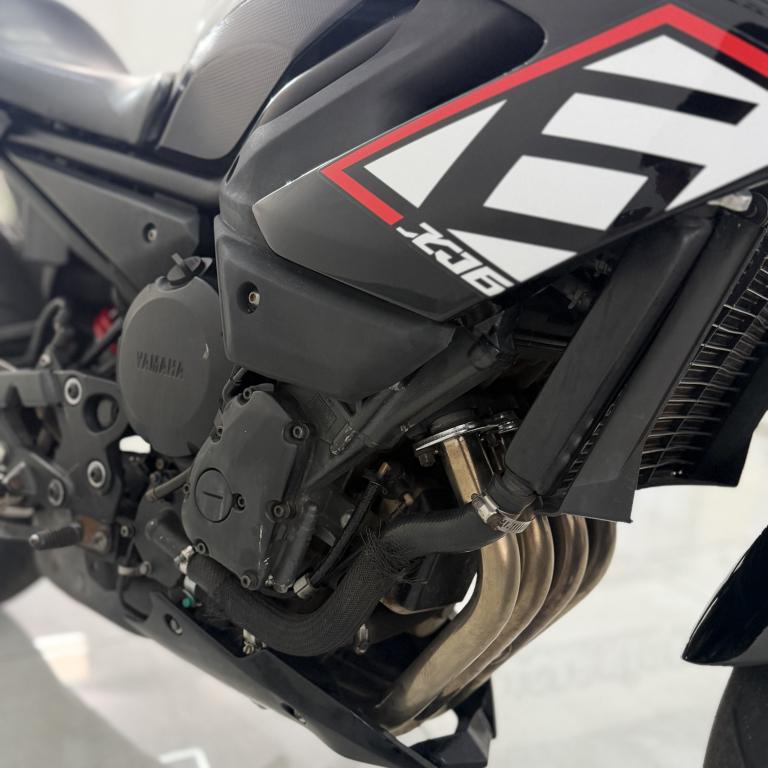 YAMAHA XJ6 600 - Foto