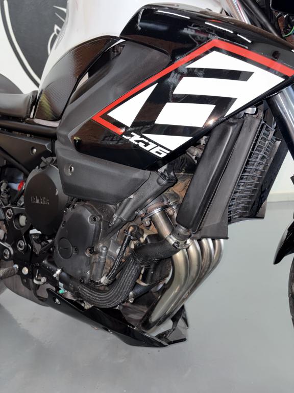 YAMAHA XJ6 600 - Foto