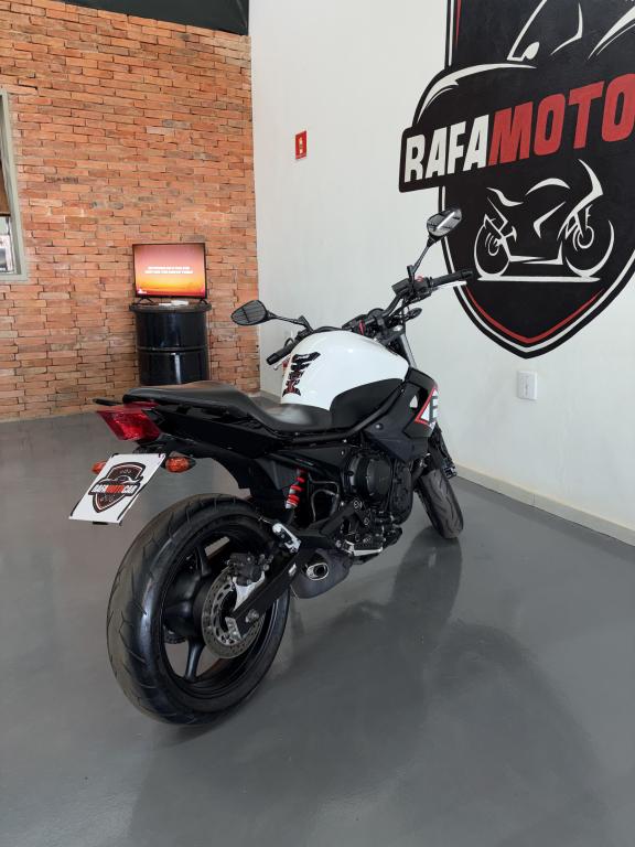 YAMAHA XJ6 600 - Foto