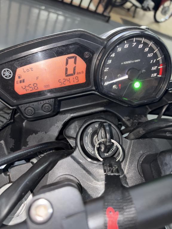 YAMAHA XJ6 600 - Foto