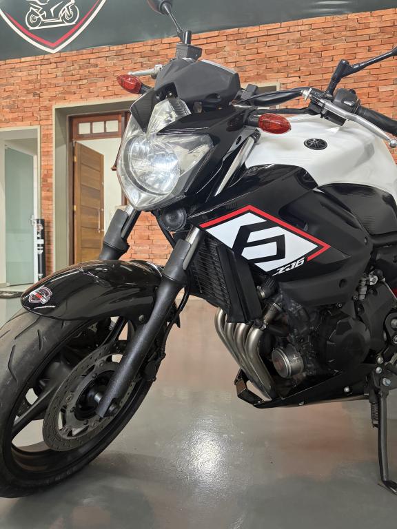 YAMAHA XJ6 600 - Foto