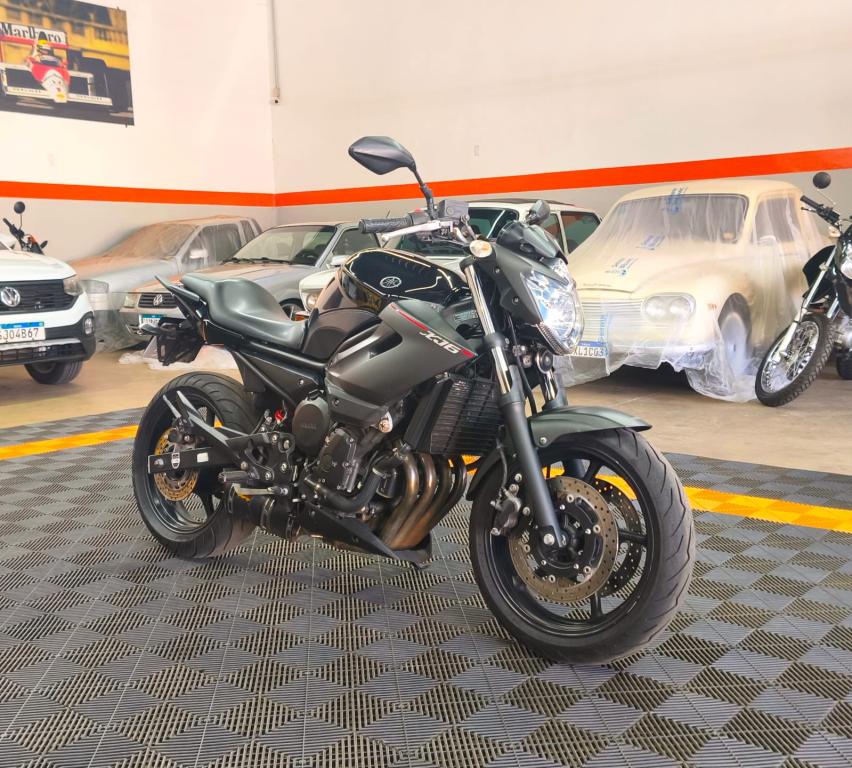 YAMAHA XJ6 600 - Foto