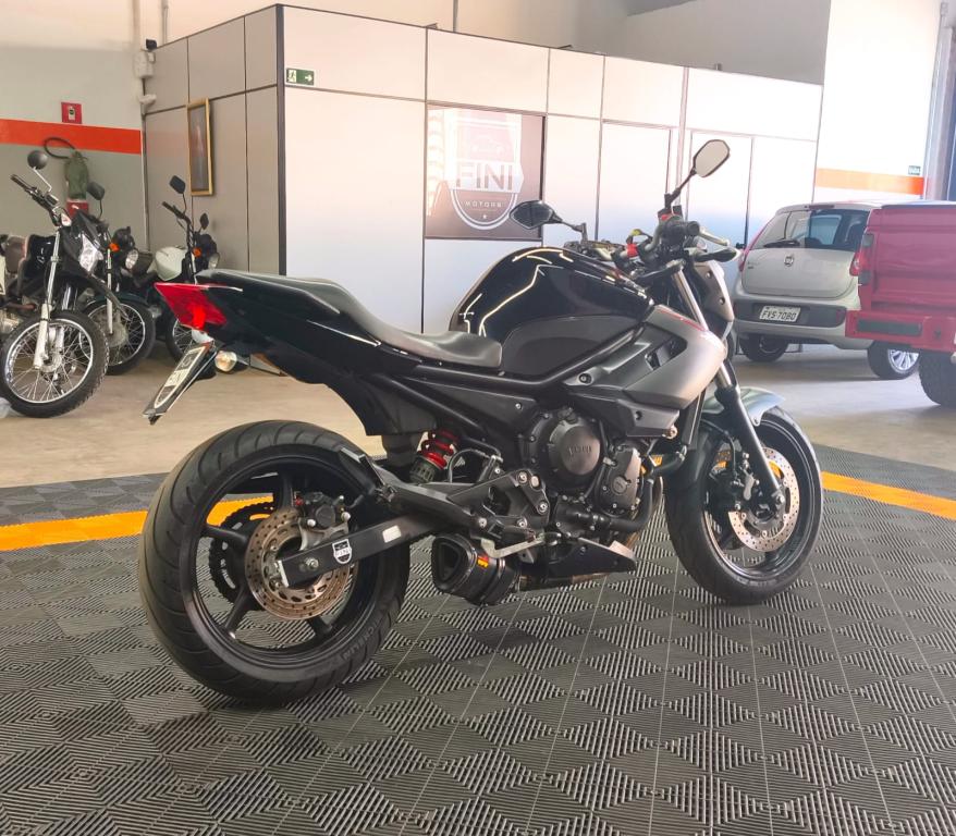 YAMAHA XJ6 600 - Foto