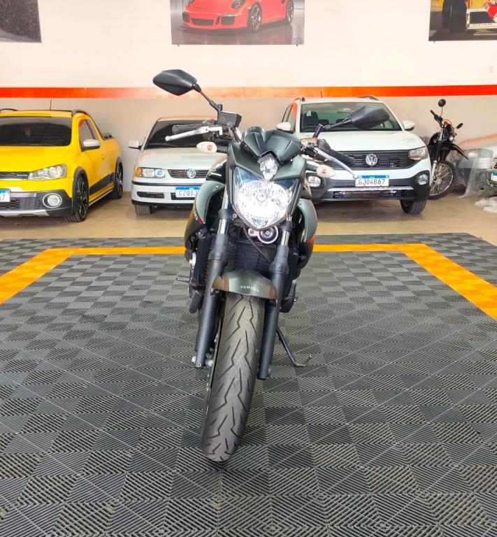 YAMAHA XJ6 600 - Foto