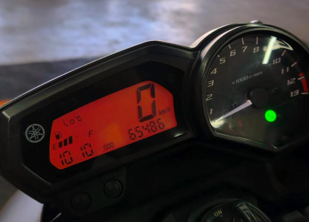 YAMAHA XJ6 600 - Foto