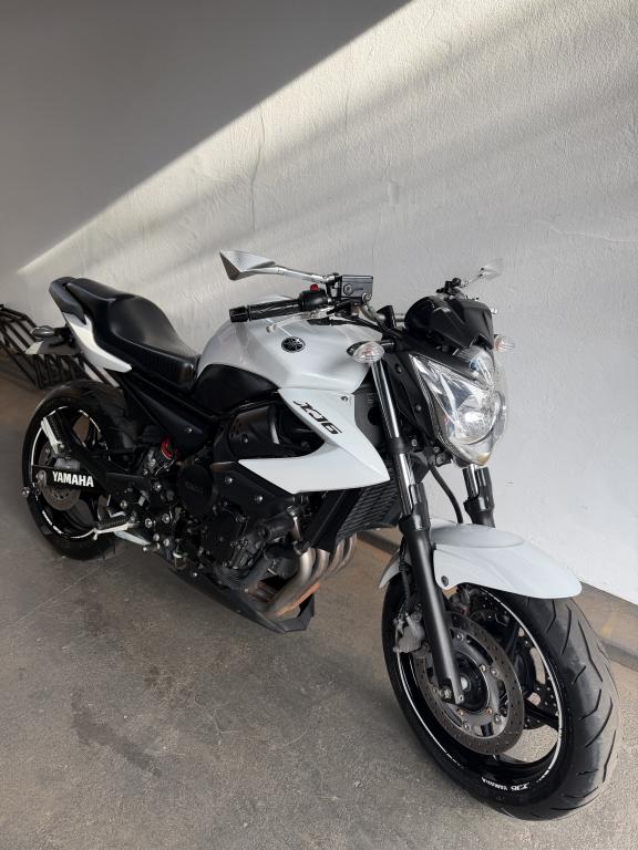 YAMAHA XJ6 600 - Foto