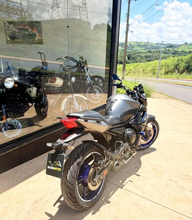 YAMAHA XJ6 600 - Foto