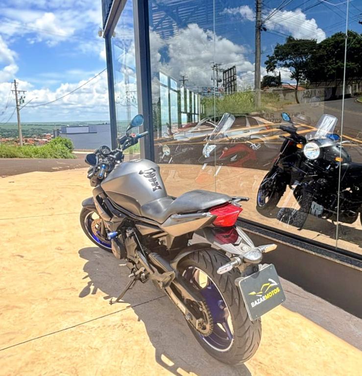 YAMAHA XJ6 600 - Foto