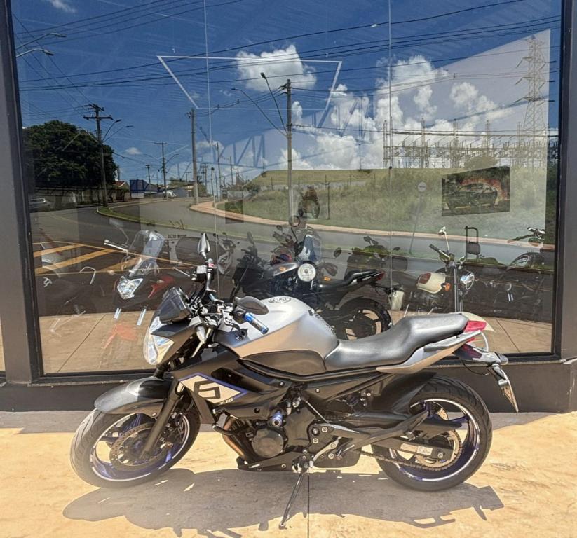 YAMAHA XJ6 600 - Foto