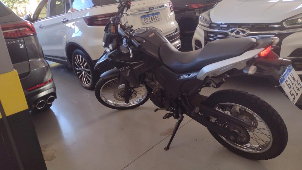 YAMAHA XTZ 250 - Foto