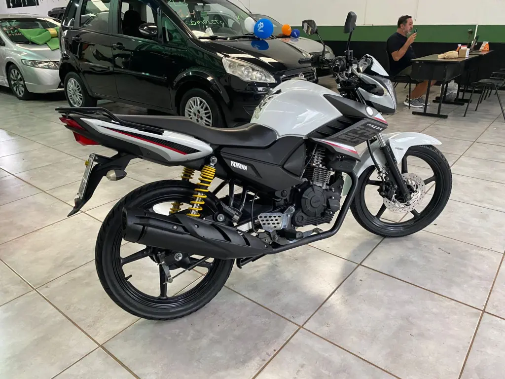 YAMAHA YS Fazer 150 - Foto