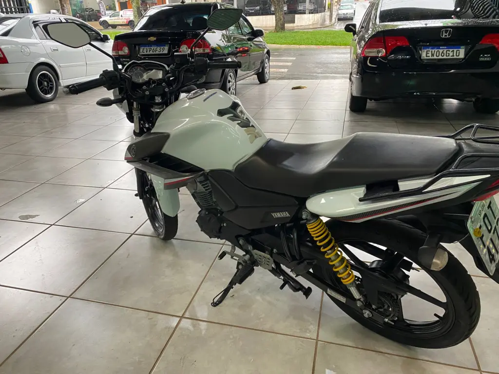 YAMAHA YS Fazer 150 - Foto