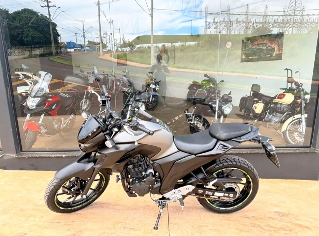 YAMAHA YS Fazer 250 - Foto