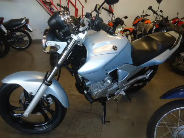 YAMAHA YS Fazer 250 - Foto