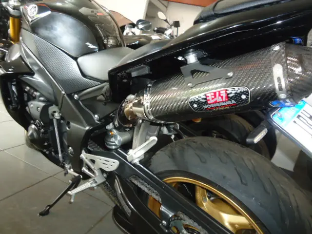 YAMAHA YZF R1 1000 - Foto