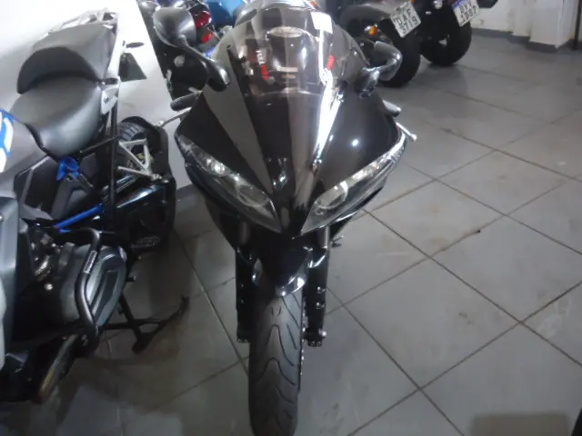 YAMAHA YZF R1 1000 - Foto