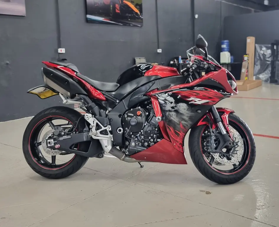 YAMAHA YZF R1 1000 - Foto