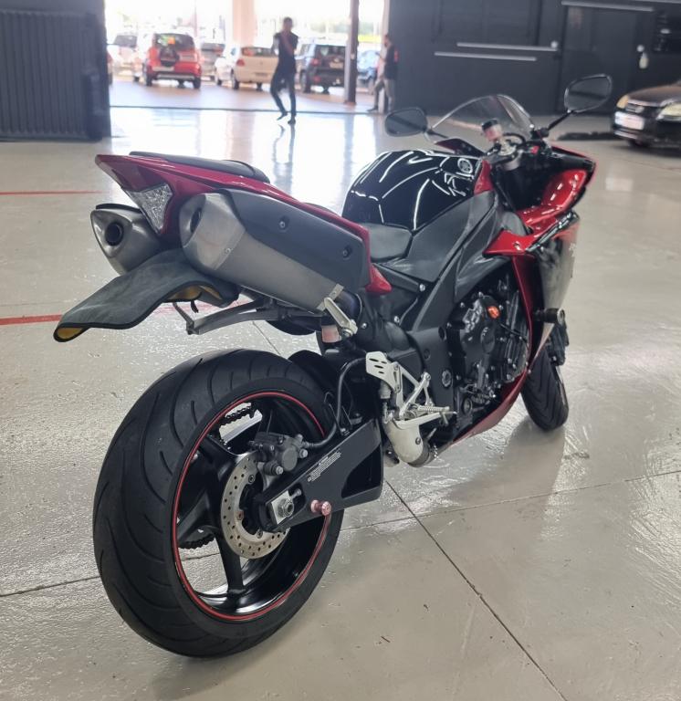 YAMAHA YZF R1 1000 - Foto