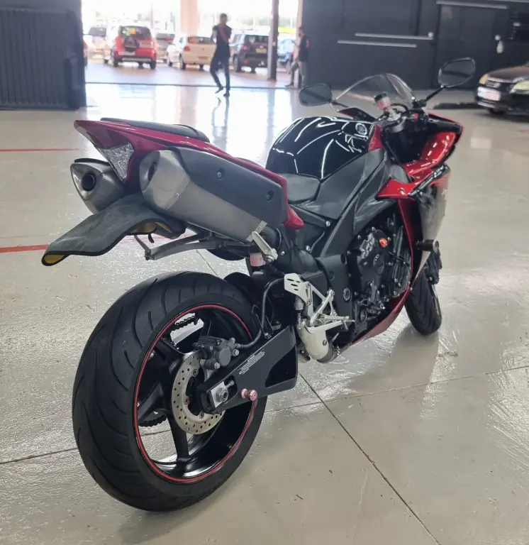 YAMAHA YZF R1 1000 - Foto