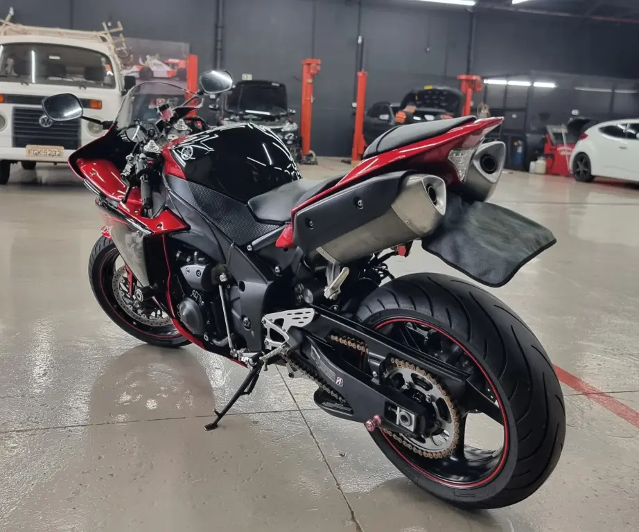 YAMAHA YZF R1 1000 - Foto