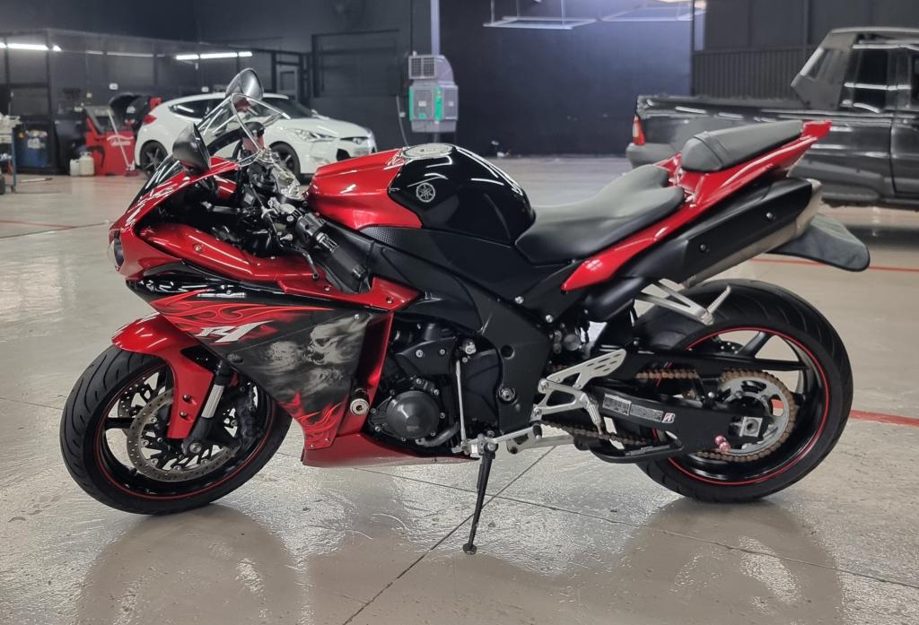 YAMAHA YZF R1 1000 - Foto