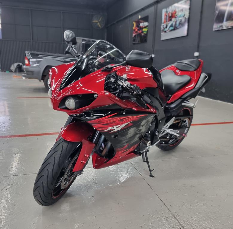 YAMAHA YZF R1 1000 - Foto