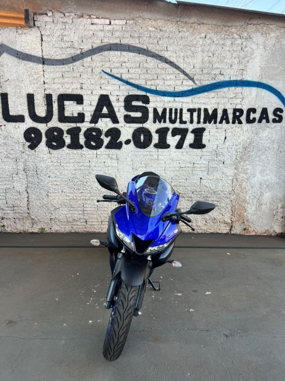 YAMAHA YZF R15 150 - Foto