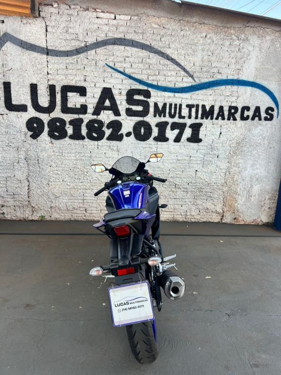 YAMAHA YZF R15 150 - Foto