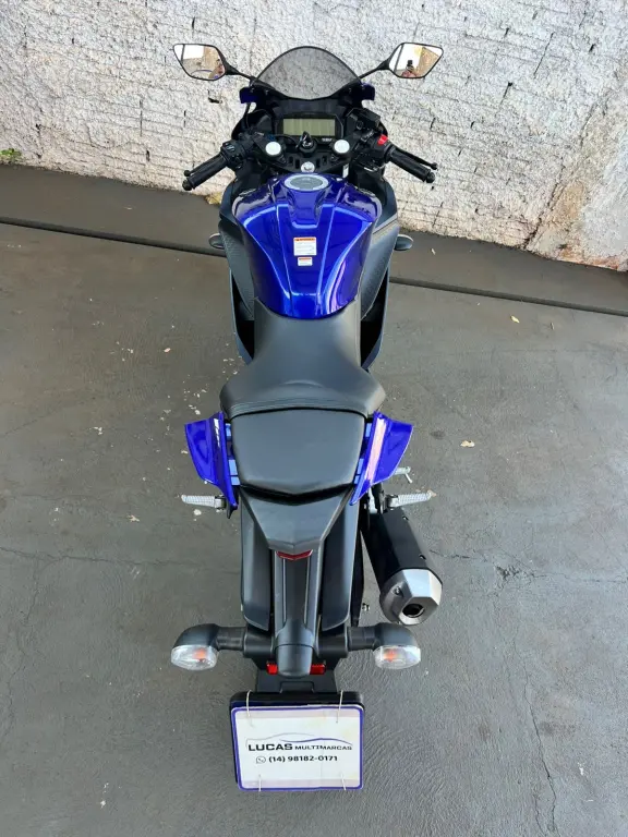 YAMAHA YZF R15 150 - Foto