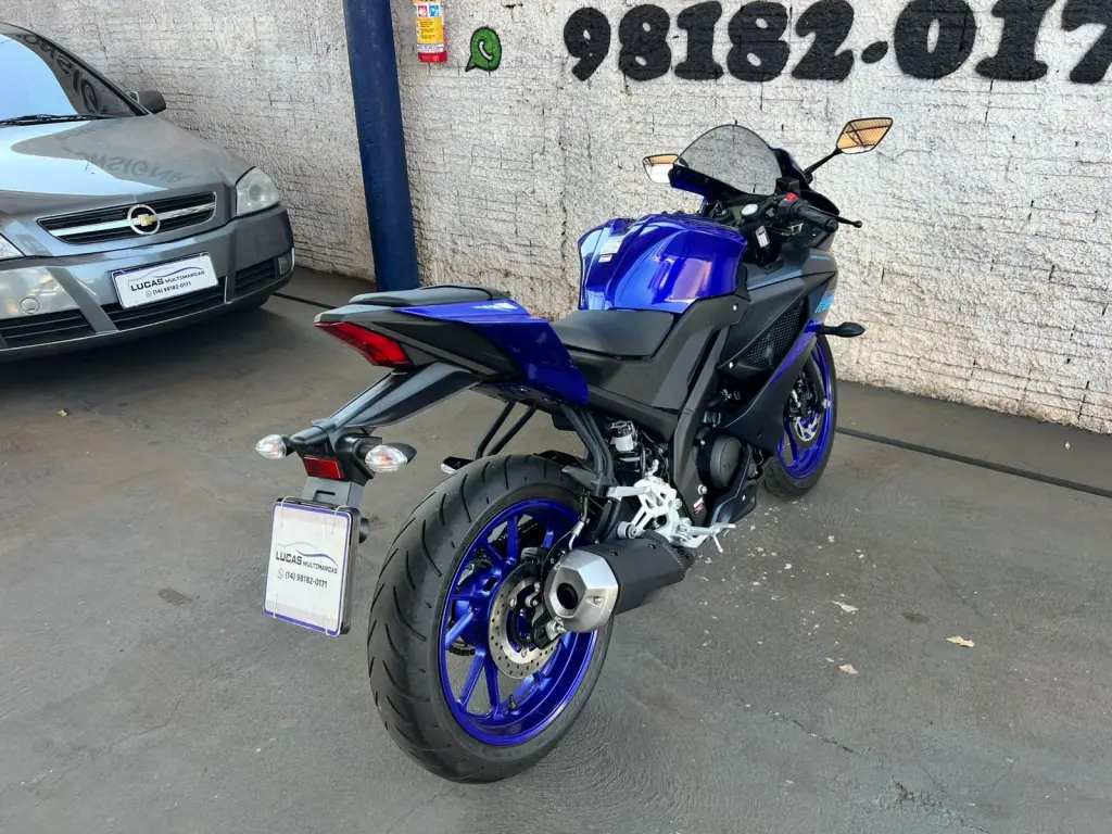 YAMAHA YZF R15 150 - Foto