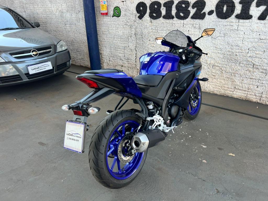 YAMAHA YZF R15 150 - Foto