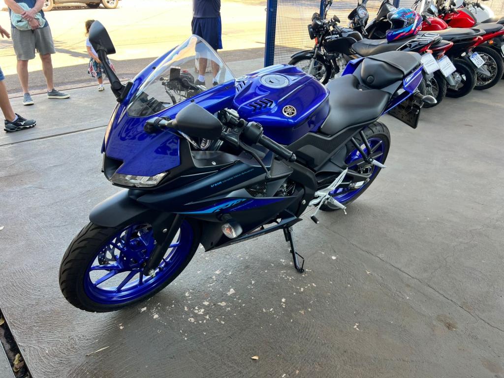 YAMAHA YZF R15 150 - Foto