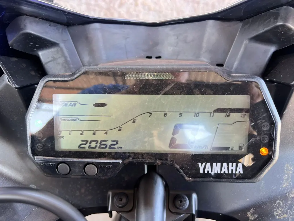 YAMAHA YZF R15 150 - Foto