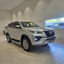 TOYOTA Hilux Caminhonete 2.8 16V SRX PLUS 4X4 TURBO DIESEL CABINE DUPLA AUTOM�TICO