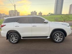 TOYOTA Hilux SW4 2.8 4P SRX 4X4 DIAMOND 7 LUGARES TURBO DIESEL AUTOM�TICO