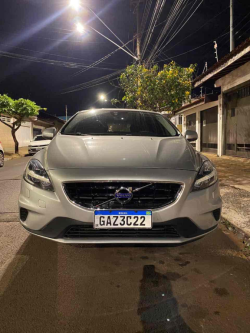 VOLVO V40 2.0 4P T4 MOMENTUM TURBO AUTOM�TICO