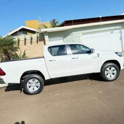 TOYOTA Hilux Caminhonete 2.7 16V 4P SR FLEX CABINE DUPLA