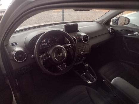 AUDI A1 1.4 16V TFSI ATRACTION S-TRONIC AUTOM�TICO, Foto 3