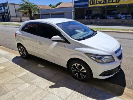 CHEVROLET Onix Hatch 1.4 4P FLEX LT, Foto 2 CHEVROLET Onix Hatch 1.4 4P FLEX LT, Foto 2